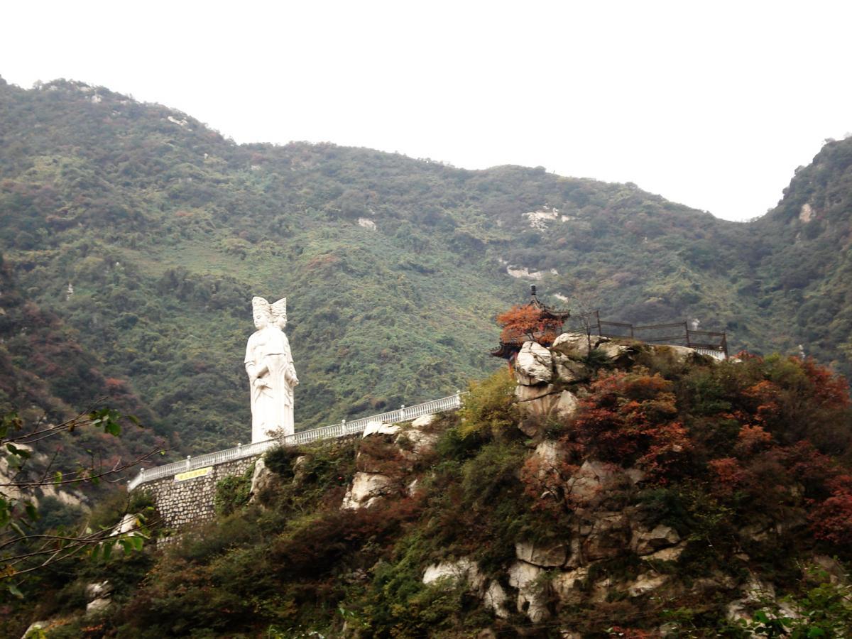 沣峪口里香溪寺的三面佛