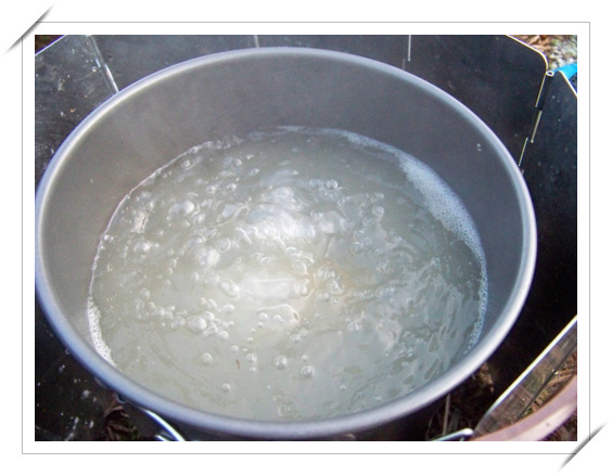 烧一锅水等水开后下浓汤宝