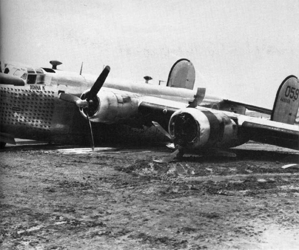 飞机上的小骆驼代表成功往返驼峰航线的次数.不过最后还是难逃厄运