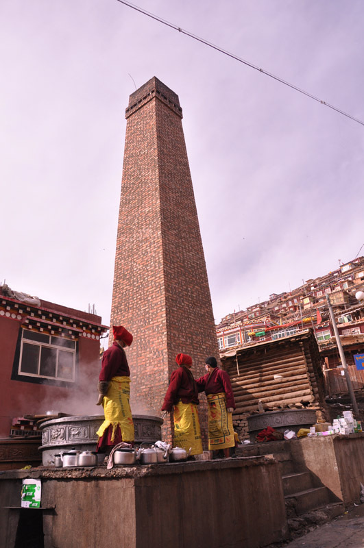我和协庆寺的堪布,等下次去德格一定要去协庆寺去拜会他们.