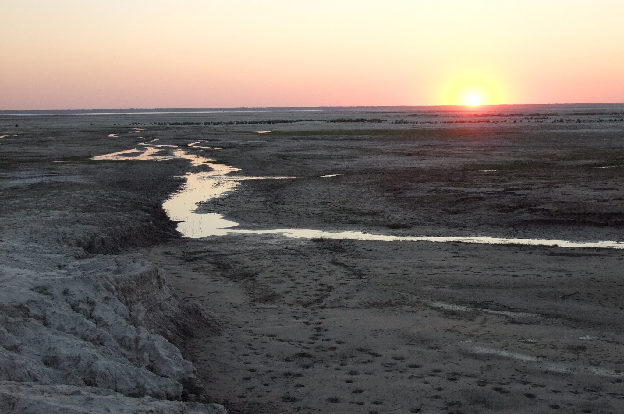 遥远的大布苏湖