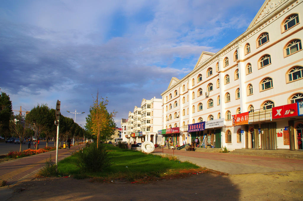 我们没有在魔鬼城多做停留,赶到了和什托洛盖镇住下.