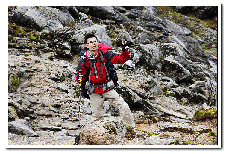 小马哥:由于膝盖的旧伤复发,拉格到汉密的路上,也就是正式徒步的第二
