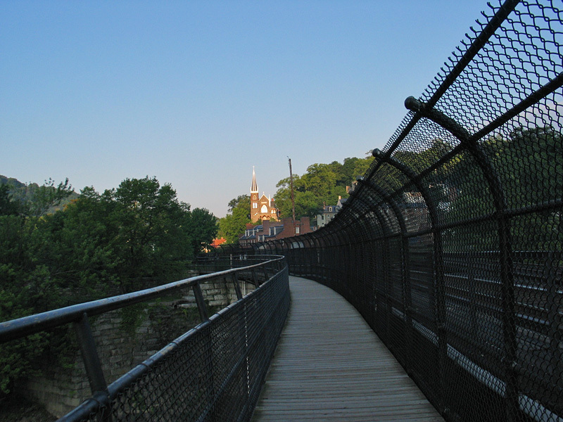 波多马克河(potomac river)与香南多尔河(shenandoah river)的交汇处