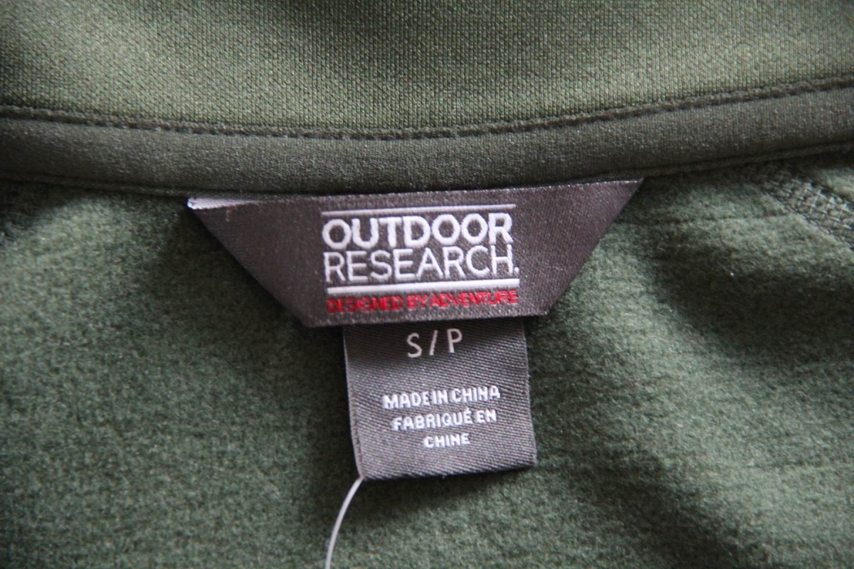 向朋友们隆重介绍一款轻柔,保暖的抓绒夹克————o