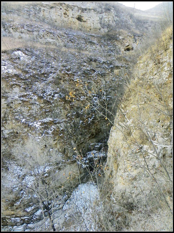近看沟中的断层