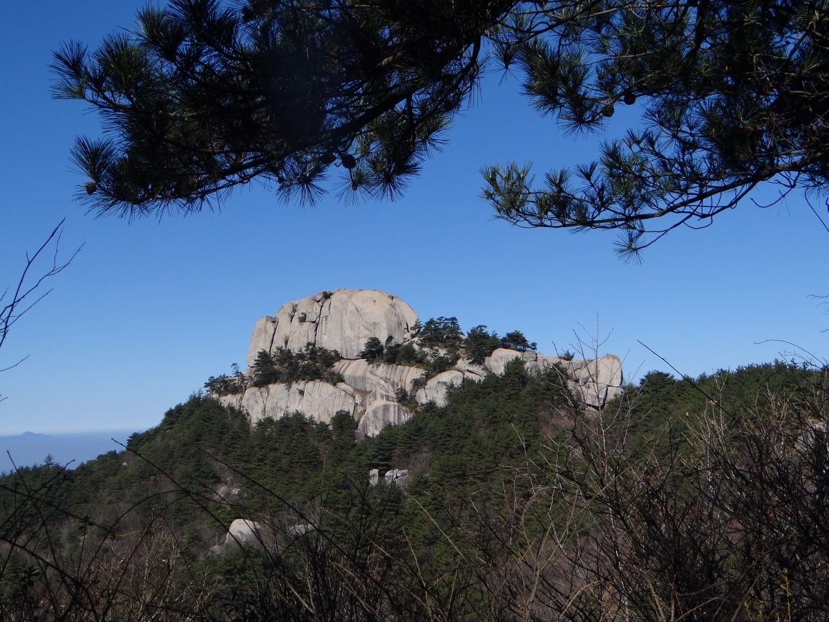 罗汉峰穿饭甄尖