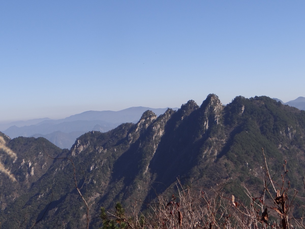 罗汉峰穿饭甄尖