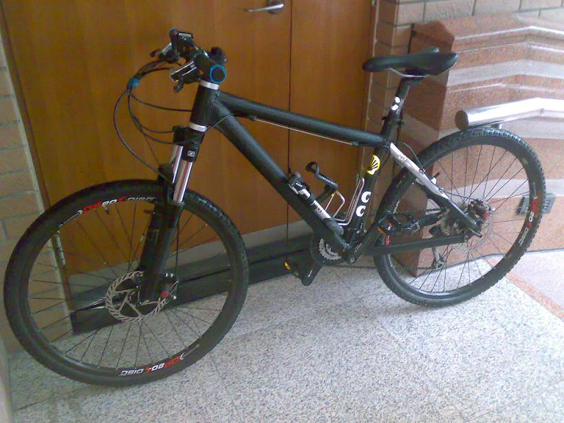 我的爱车,自己贴了黑色的贴纸,哈哈.atx pro