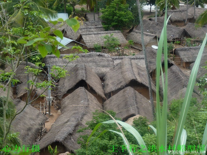 海南省昌江县王下乡洪水村的船型屋