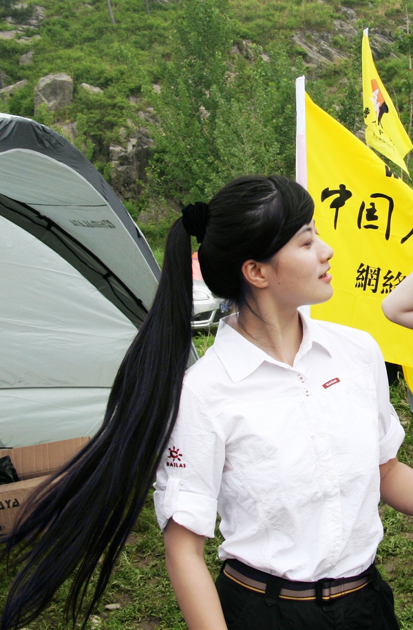 露营大会的美女主持人——欣赏