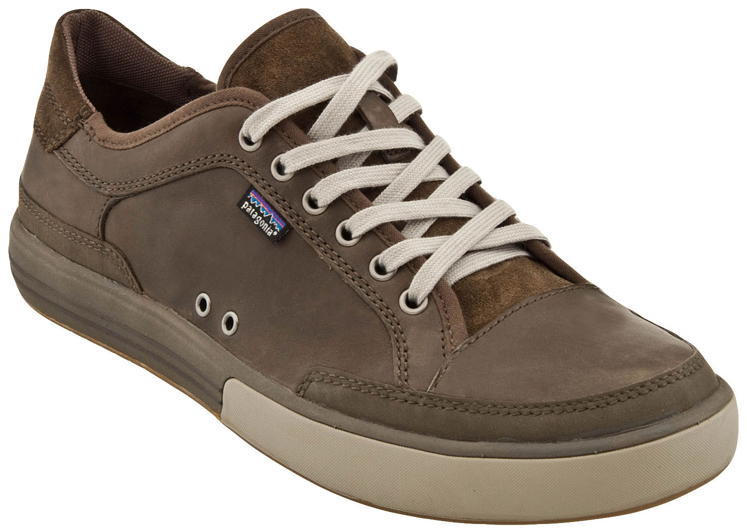 出两双patagonia的鞋