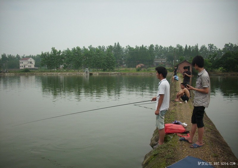 骑着摩托去钓鱼,,80块钱马路边上买的卡片机拍的 瞎看吧