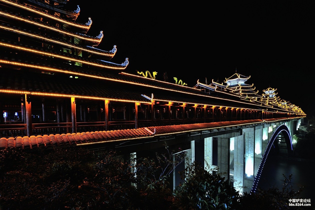 夜幕下的三江县城