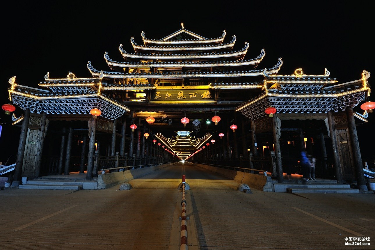 夜幕下的三江县城