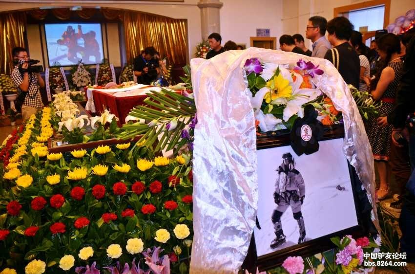 6月30日乌鲁木齐民间登山家杨春风追悼会现场