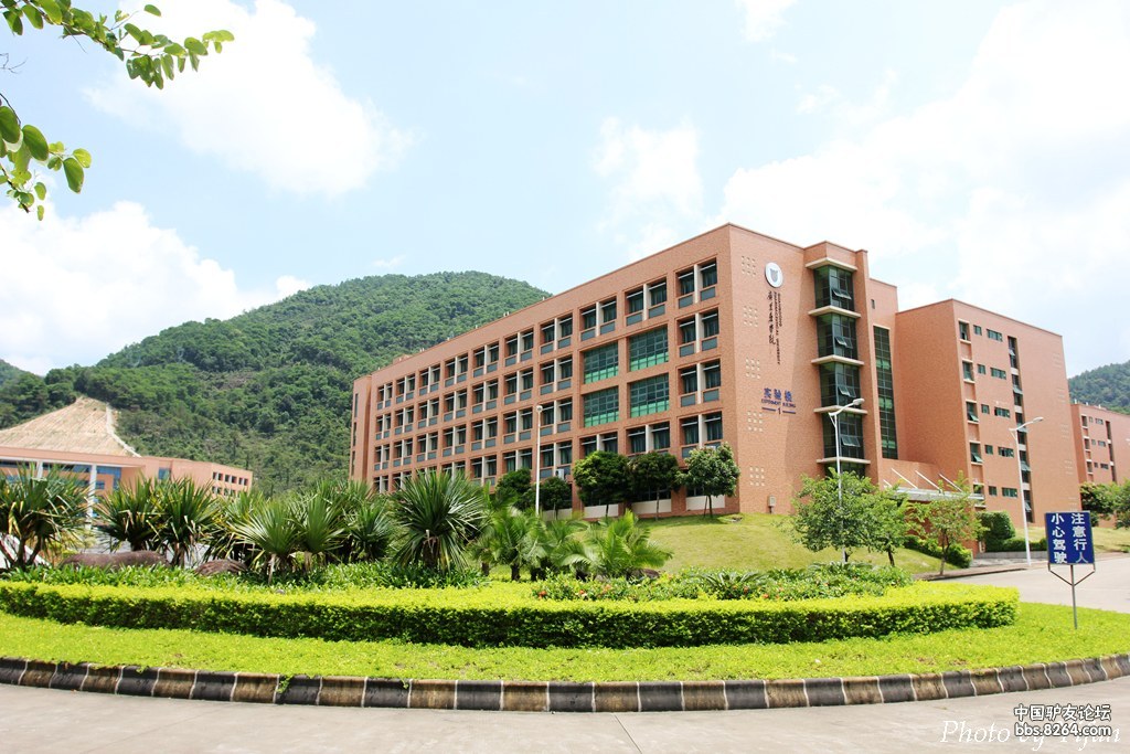 登狮头山未果转拍广东药学院中山校区美景