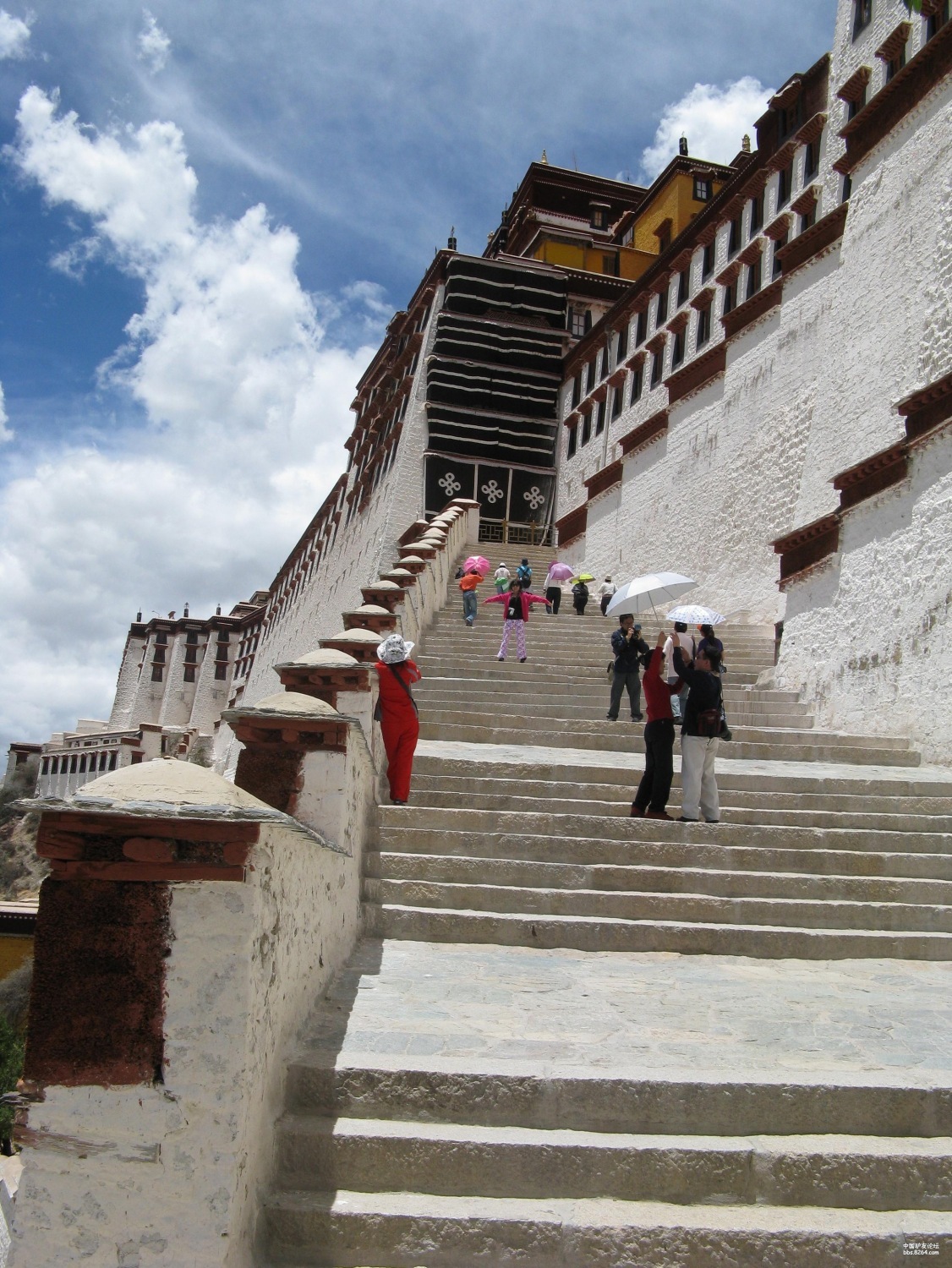 布达拉宫的门票是有时间限制的.