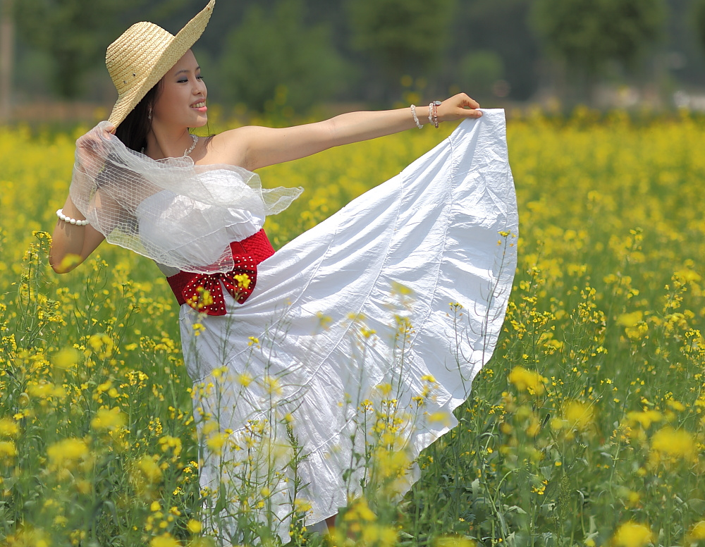 美女也疯狂!6月6北京密云北庄油菜花驴友外拍照片