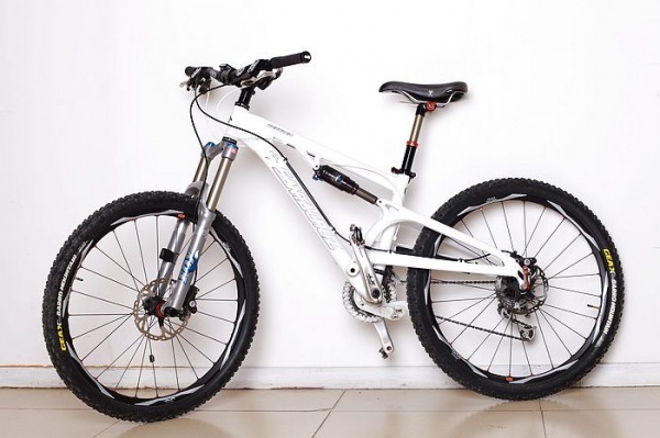 对面的骑友看过来之一(santacruz全山地车)