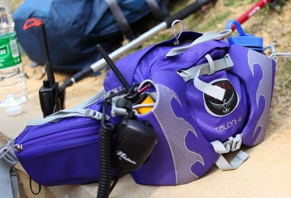 osprey talon 魔爪 4升 城市跑/越野跑腰包 附送水壶2个
