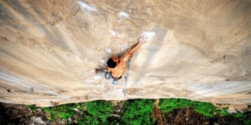 国内顶级攀岩高手王清华日前签约kailas品牌