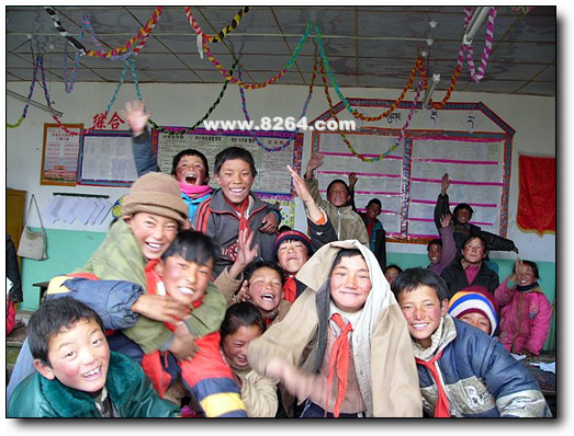 5点钟到达了今天的终点:昂仁县桑桑镇.这时候却开始了大雪纷飞.